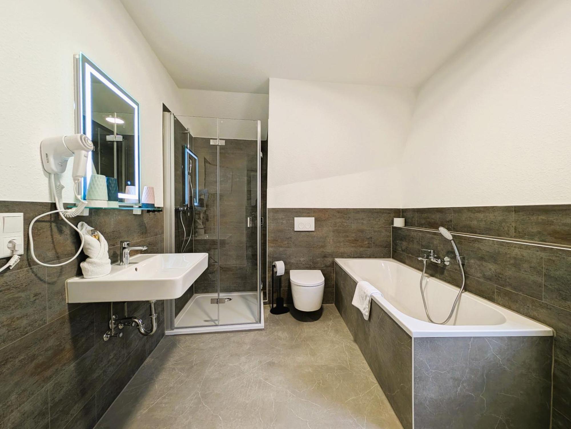 Bohnapartments - Topfmarkt Xxl Suiten - Neu In Top Zentrumslage, Vollausstattung, Wlan, Parkplaetze Ilmenau Esterno foto