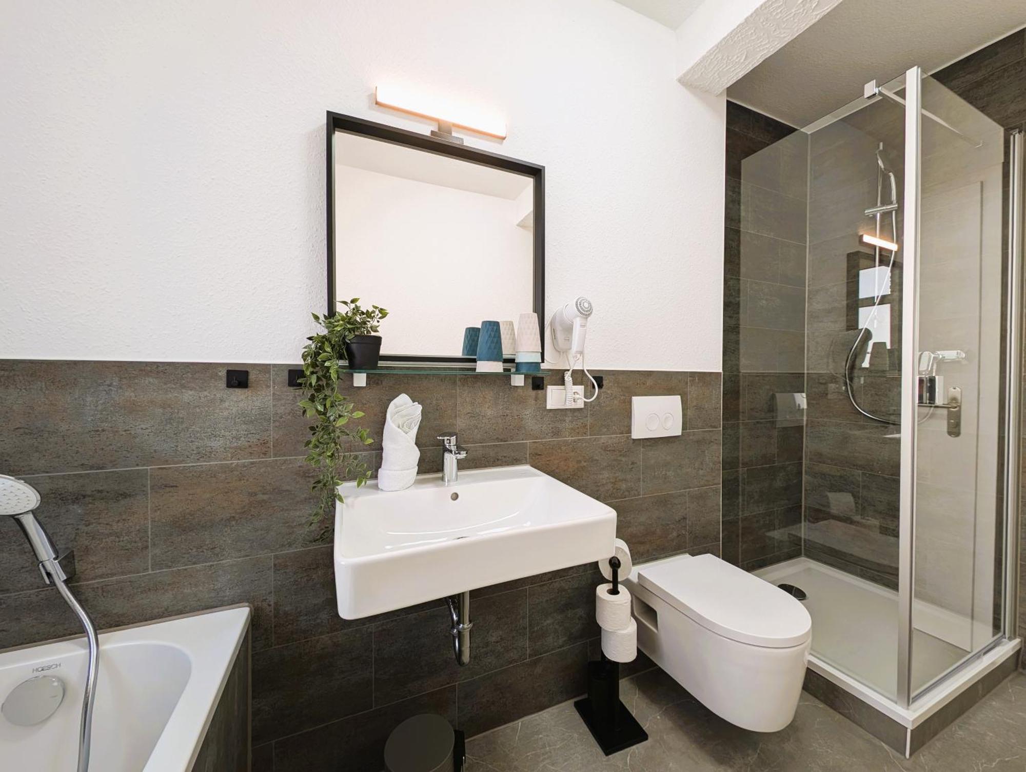 Bohnapartments - Topfmarkt Xxl Suiten - Neu In Top Zentrumslage, Vollausstattung, Wlan, Parkplaetze Ilmenau Esterno foto