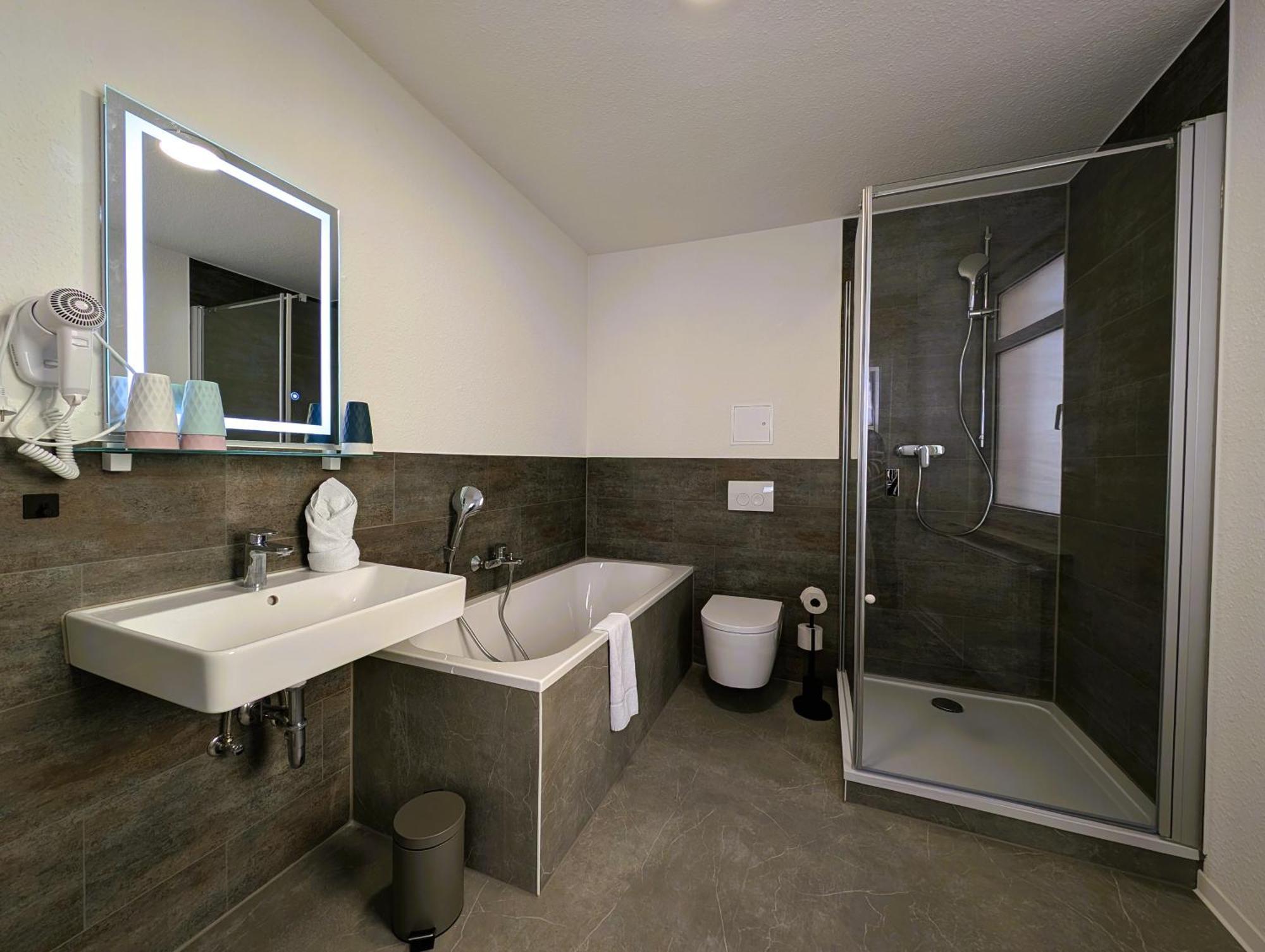 Bohnapartments - Topfmarkt Xxl Suiten - Neu In Top Zentrumslage, Vollausstattung, Wlan, Parkplaetze Ilmenau Esterno foto